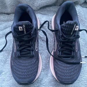 Womens size 10 Brooks!